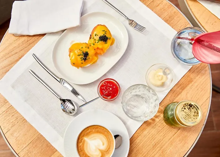 Отель Sir Anthony